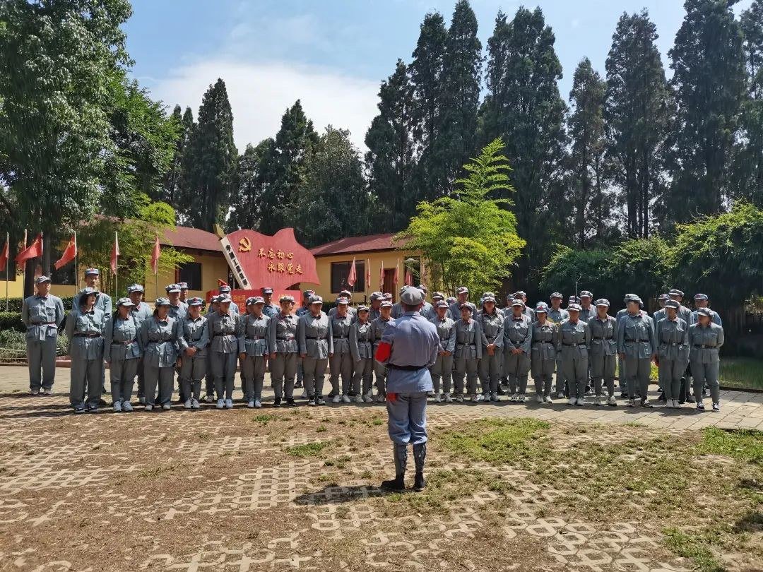 基础部(中建基础)所属云投公司昆明三清高速公路项目党支部赴红军长征柯渡纪念馆进行参观,党员们重走长征路,沿着革命先辈的足迹,重温红色历史。