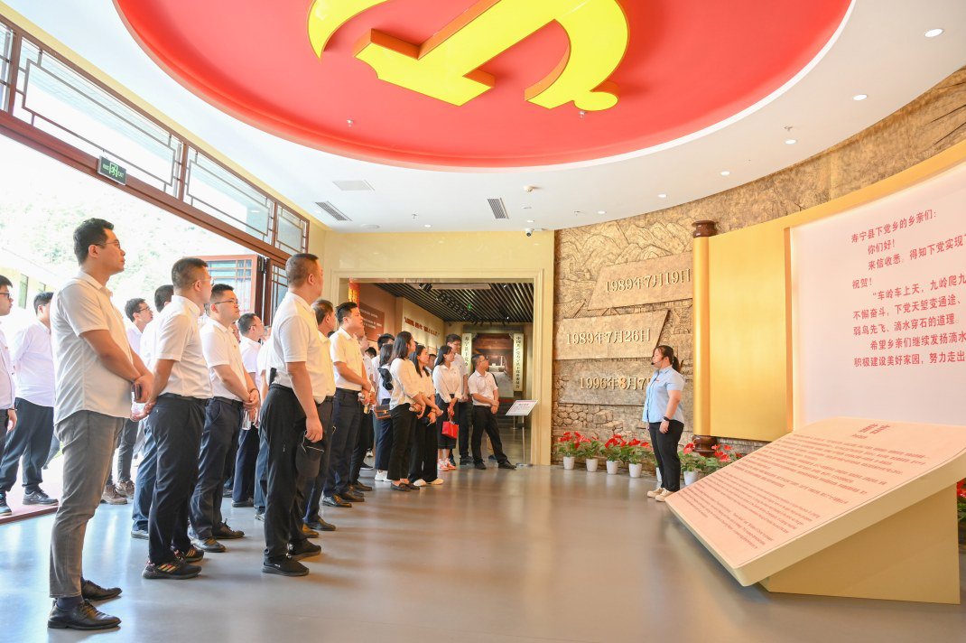 中建四局建设发展公司福州分公司
赴宁德市寿宁县下党乡开展“难忘下党”主题党日活动