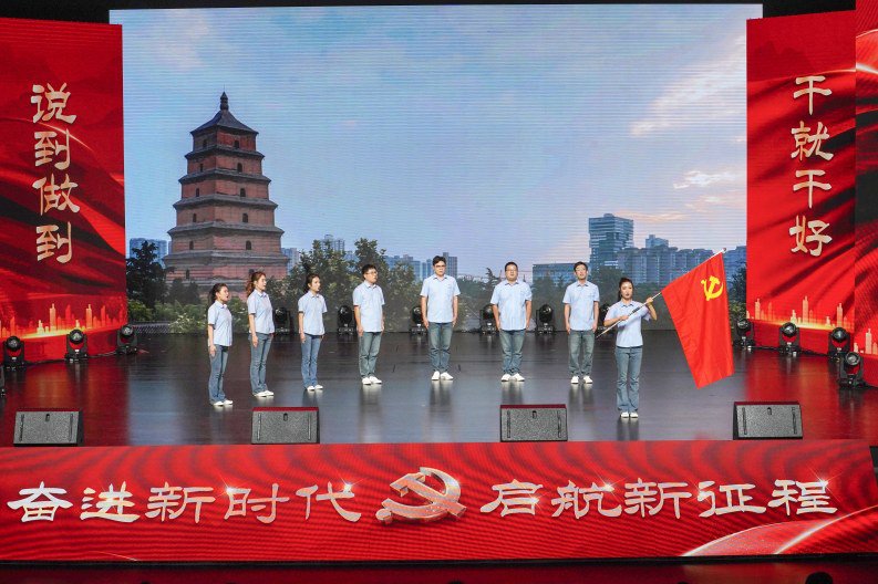 中建安装参加西安市国资委“两优一先”表彰大会展演