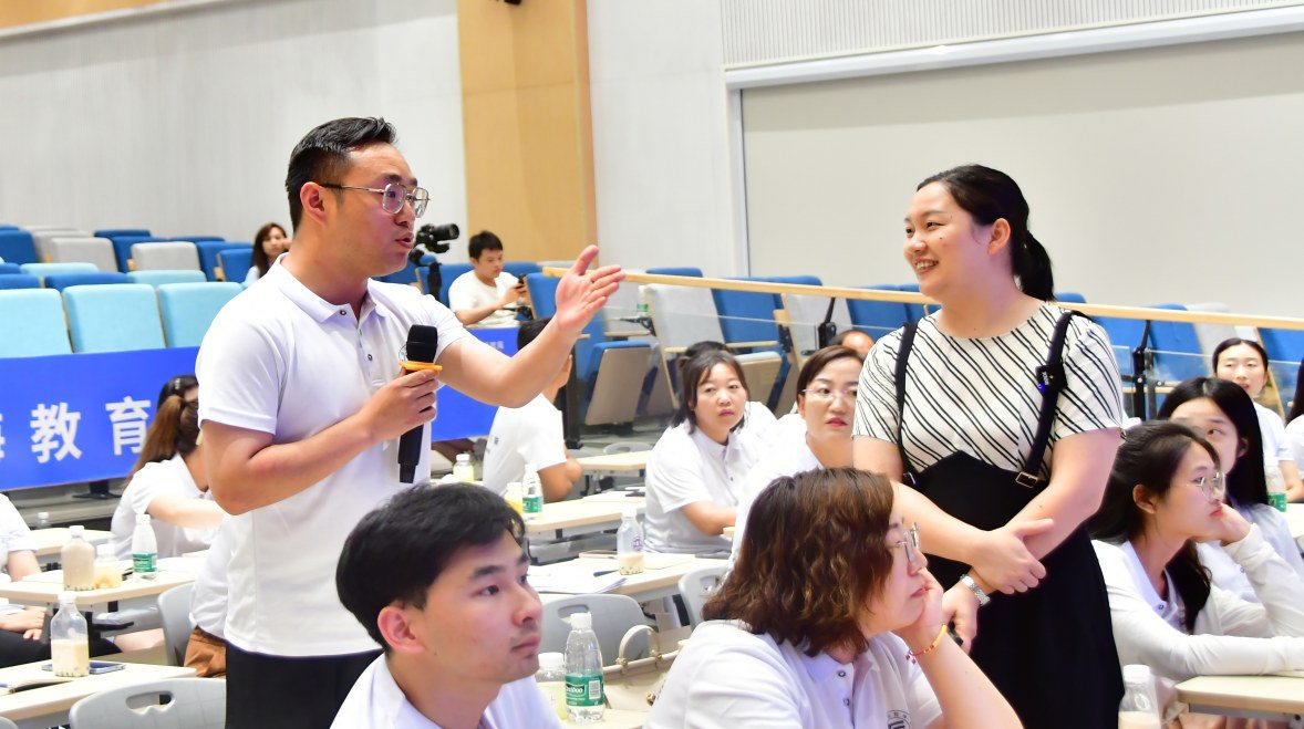 近日,中海集团中海教育开展 2023 中建幸福课堂计划——中海教育“春蕾行动”希望小学教师第二届大湾区暑期培训活动,从教学方法及管理实践层面,为参训教师深入解读如何做好教育管理的分学科“玩转课堂”模式,激发学生的领导力和创造力,促进学生多元发展。
(王朝阳)