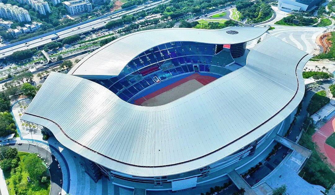 ▲升级后的场馆屋盖线条流畅、功能“上新”