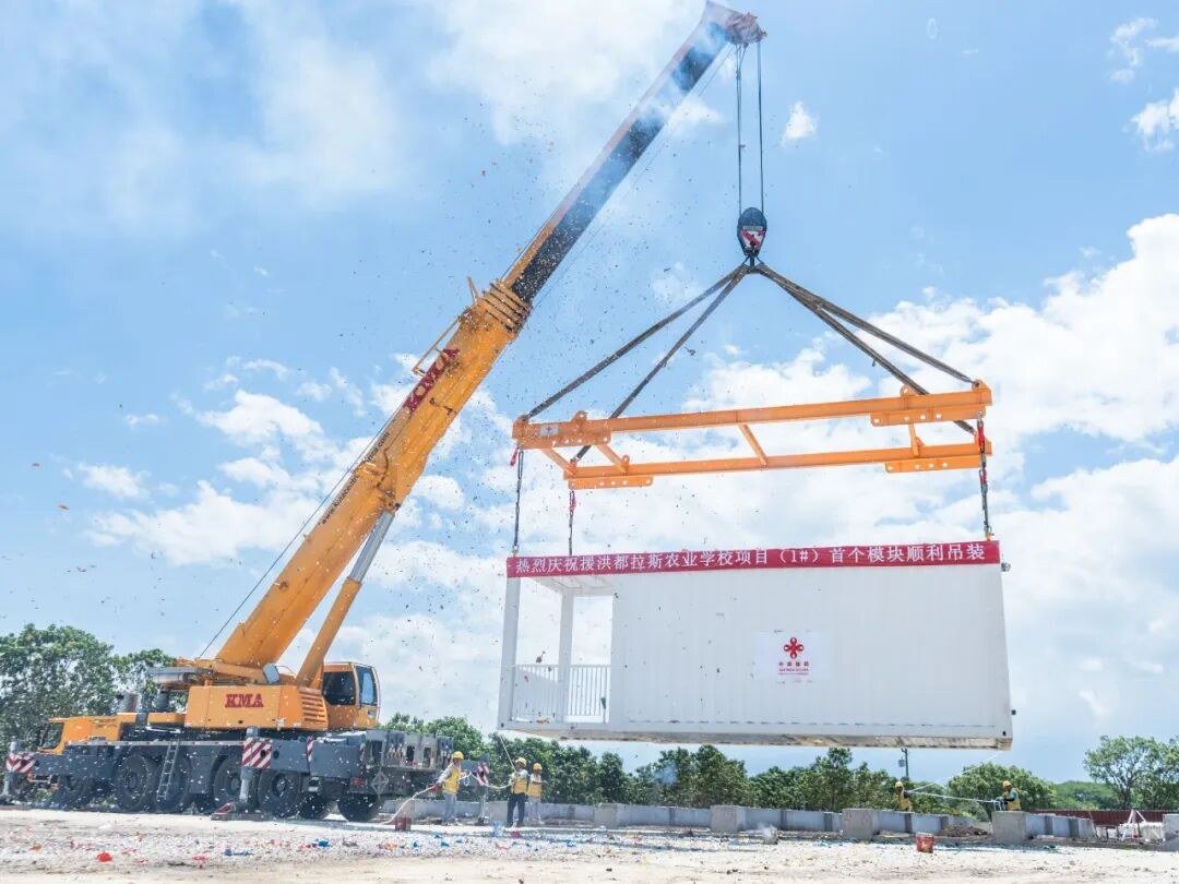 项目(1#)首个模块吊装照片