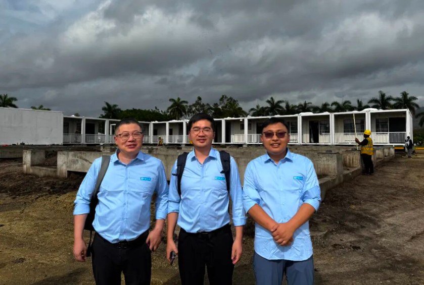 王彬(左)杨正猛(中)张康辉(右)